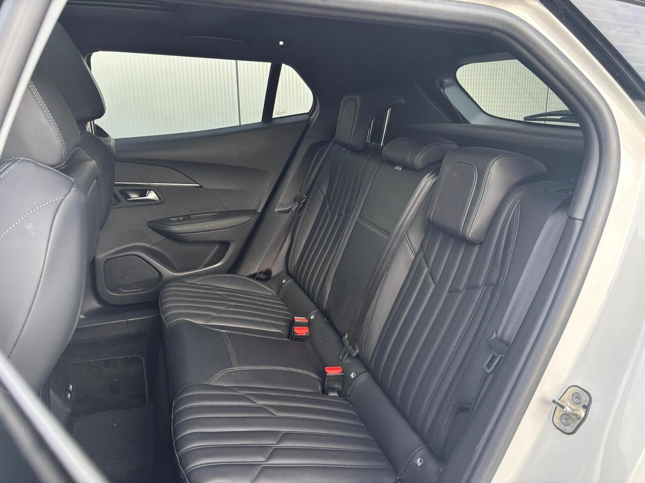 Peugeot e-2008 GT Pack 50kWh EV 136pk AUTOMAAT | SCHUIF/KANTELDAK | NAPPA LEDER | STOELVERW. | 18" EVISSA | KEYLESS ENTRY | ADAPTIVE CRUISE | NAVI | CAMERA