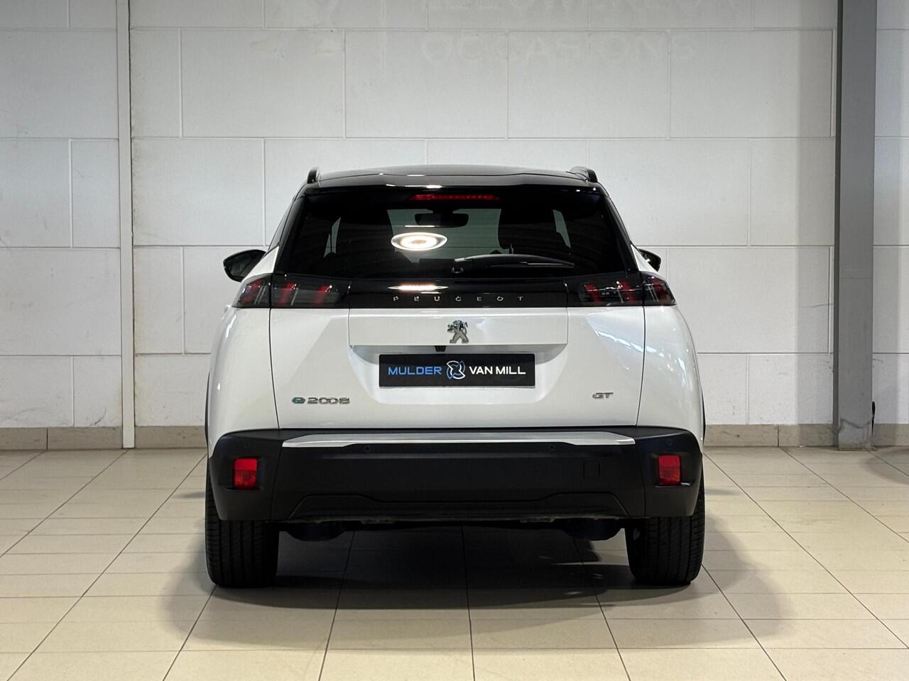 Peugeot e-2008 GT Pack 50kWh EV 136pk AUTOMAAT | SCHUIF/KANTELDAK | NAPPA LEDER | STOELVERW. | 18" EVISSA | KEYLESS ENTRY | ADAPTIVE CRUISE | NAVI | CAMERA