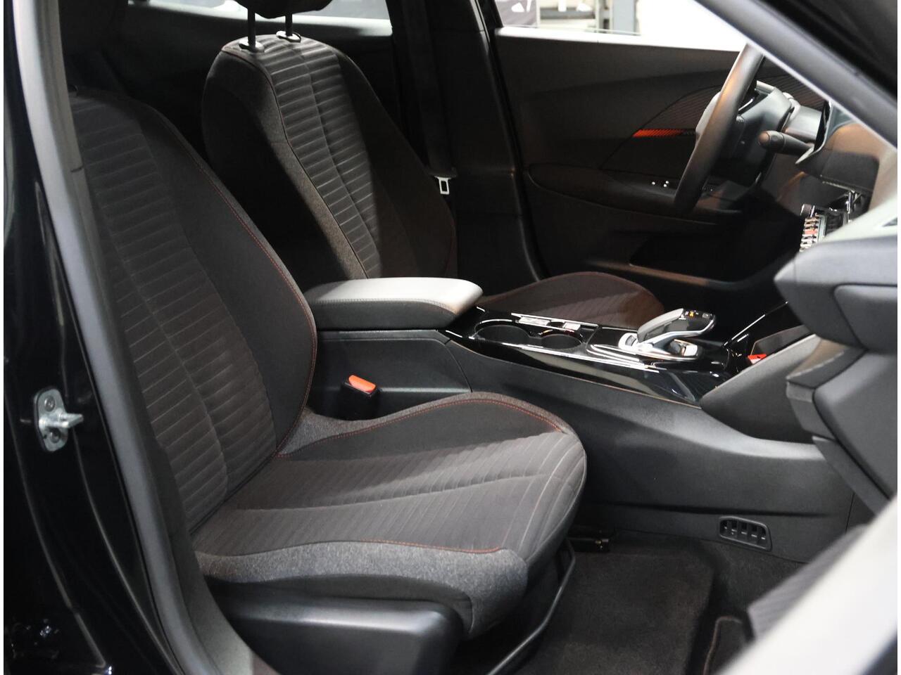 Peugeot e-2008 EV Blue Lease Active 50 kWh 136PK | AUTOMAAT | AppleCarPlay/AndroidAuto | Armsteun | Climate Control | Cruise Control | Camera | FULL LED | Navigatie | Parkeersensoren | Isofix |