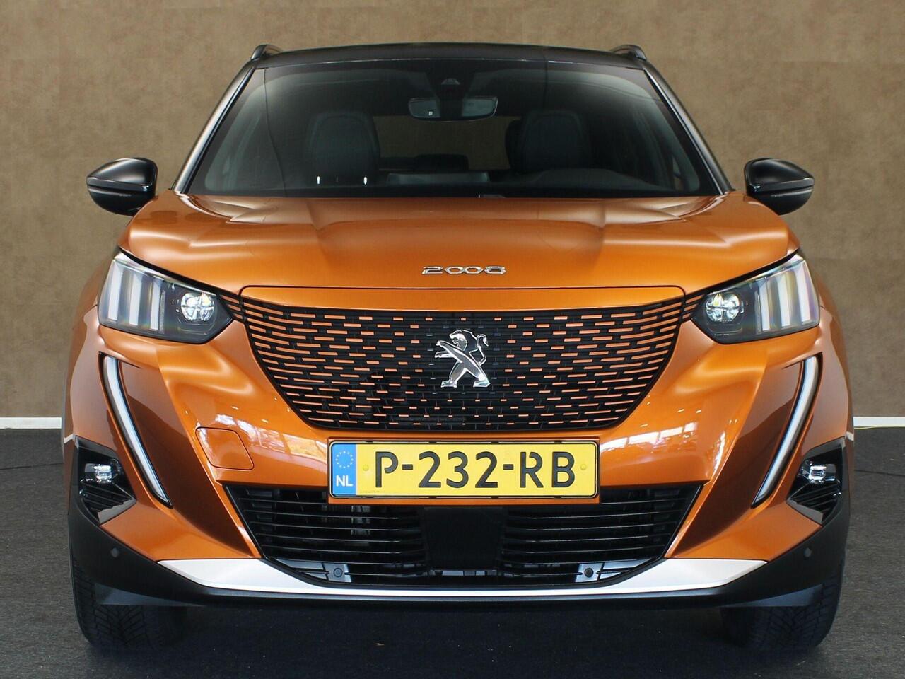 Peugeot e-2008 EV GT Pack 50 kWh SOH 92,9 % !!- CLIMATE CONTROL- PARKEERSENSOREN VOOR/ ACHTER - TWO TONE LAK - 17 INCH LICHT METALEN VELGEN - ARMSTEUN VOOR - SPORTSTUUR EN STOELEN - APPLE CARPLAY/ANDROID AUTO - ADAPTIEVE CRUISE CONTROL