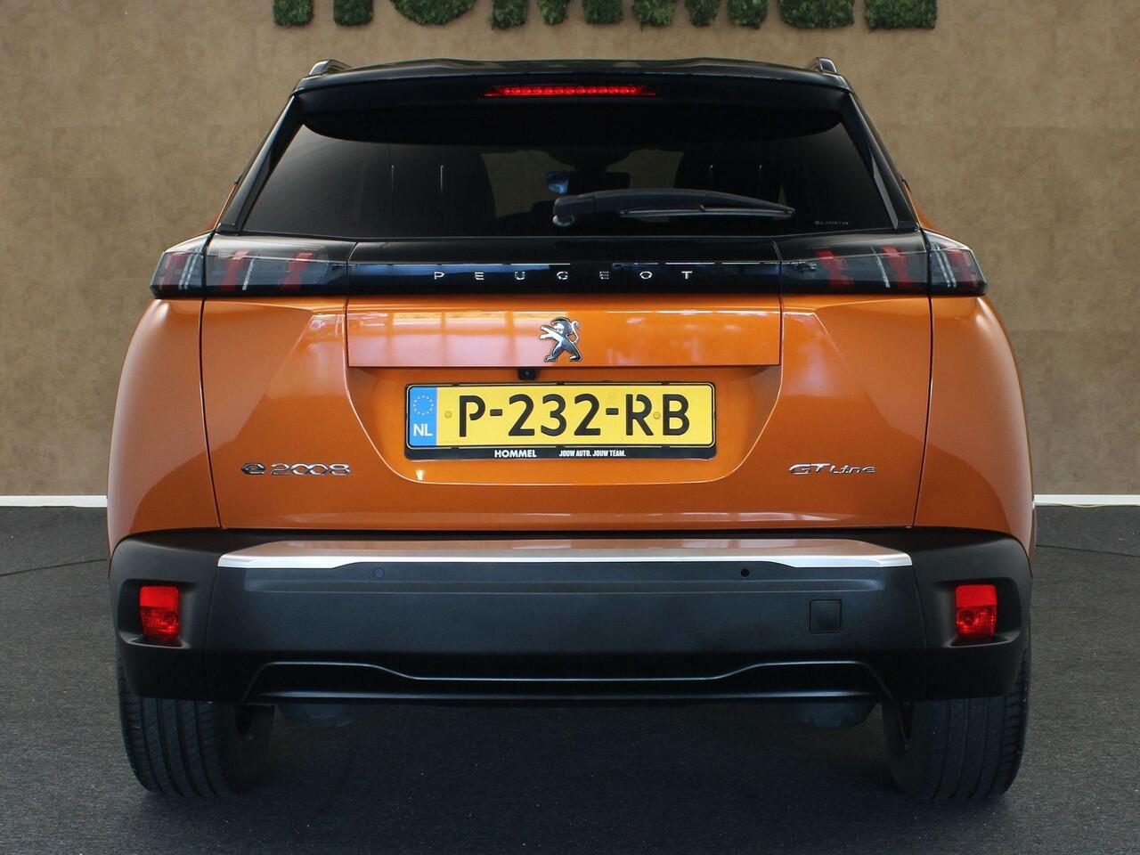 Peugeot e-2008 EV GT Pack 50 kWh SOH 92,9 % !!- CLIMATE CONTROL- PARKEERSENSOREN VOOR/ ACHTER - TWO TONE LAK - 17 INCH LICHT METALEN VELGEN - ARMSTEUN VOOR - SPORTSTUUR EN STOELEN - APPLE CARPLAY/ANDROID AUTO - ADAPTIEVE CRUISE CONTROL