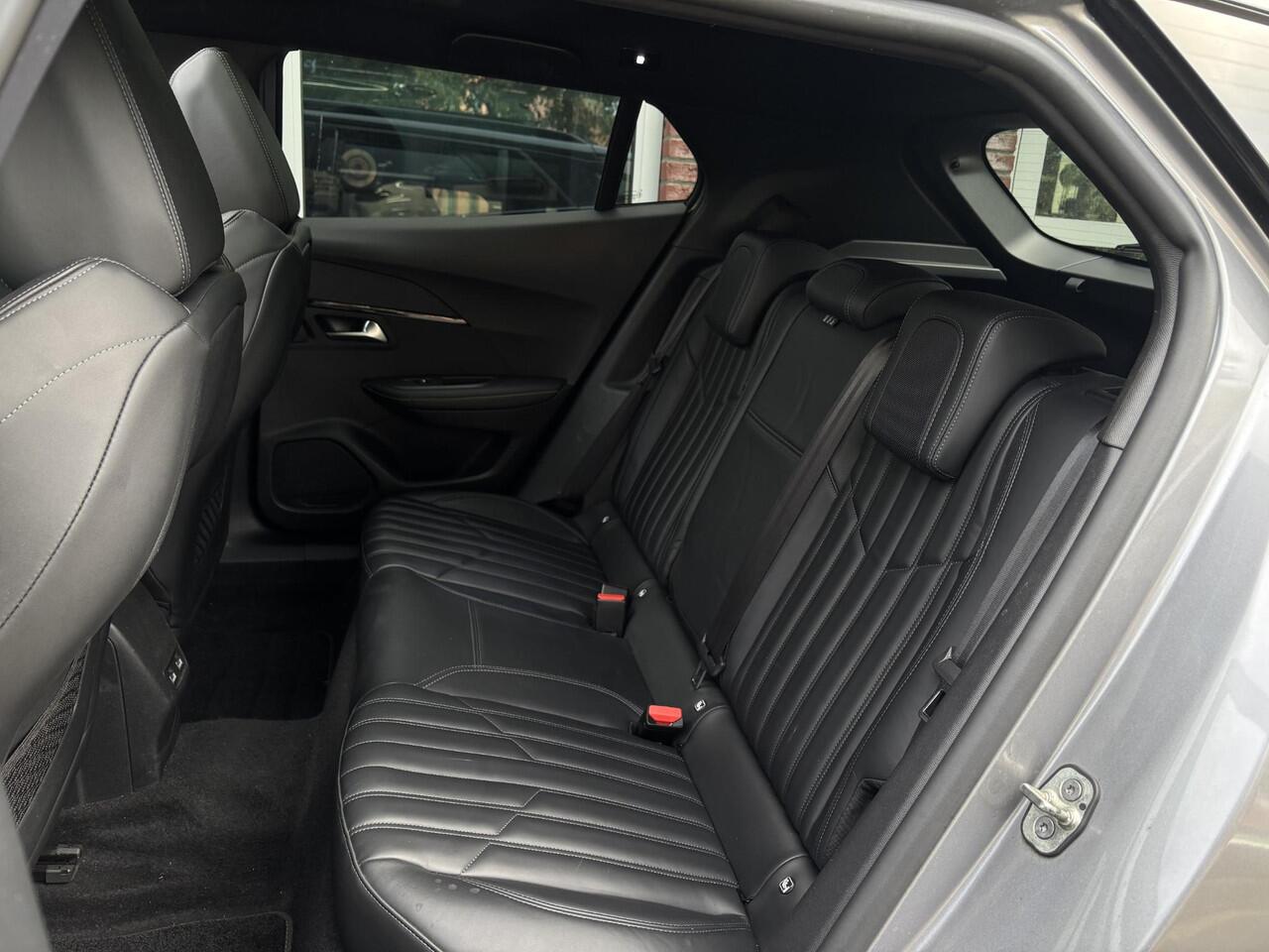 Peugeot e-2008 GT Pack 50kWh EV 136pk AUTOMAAT | SCHUIF/KANTELDAK | NAPPA LEDER | STOELVERW. | KEYLESS ENTRY | ADAPTIVE CRUISE | NAVI | CAMERA