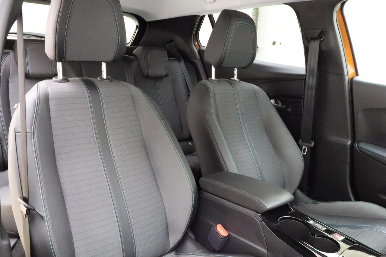 Peugeot e-2008 EV Allure 50 kWh | Apple carplay/Android auto | Parkeercamera | Stoelverwarming | Airco automatisch |