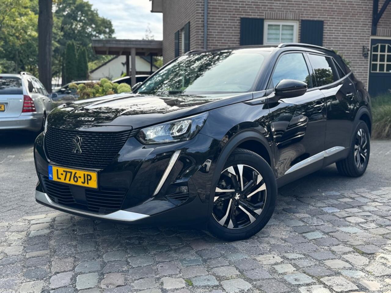 Peugeot e-2008 EV Allure Pack 50 kWh ecc,led,navi,pdc,lmv,1/2leer