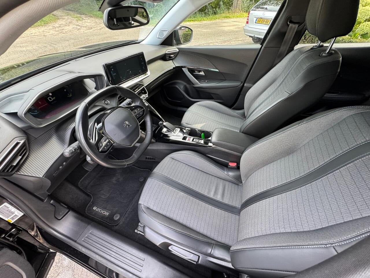 Peugeot e-2008 EV Allure Pack 50 kWh ecc,led,navi,pdc,lmv,1/2leer