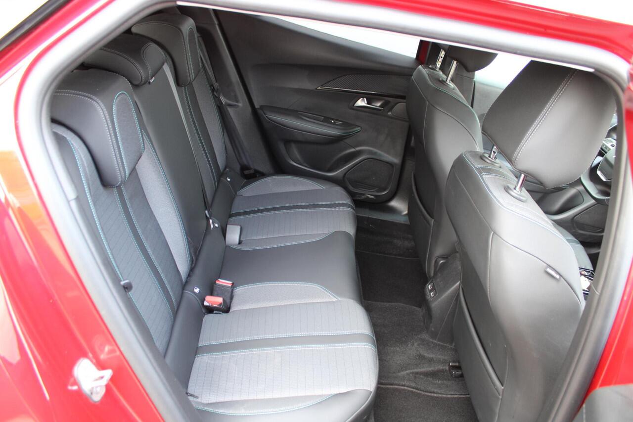 Peugeot e-2008 EV Allure Pack 50 kWh Airco Navi Camera Carplay Dealer onderhouden