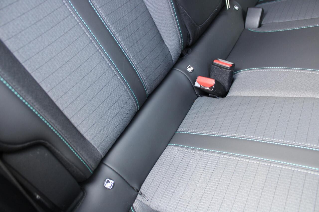 Peugeot e-2008 EV Allure Pack 50 kWh Airco Navi Camera Carplay Dealer onderhouden