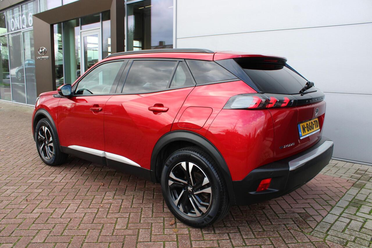 Peugeot e-2008 EV Allure Pack 50 kWh Airco Navi Camera Carplay Dealer onderhouden