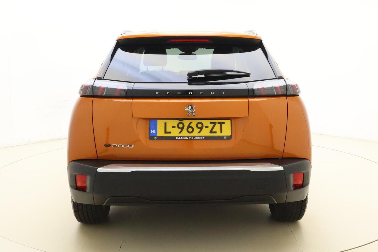 Peugeot e-2008 EV Allure Pack 50 kWh 100% Elektrisch | Camera | Navigatie | Lichtmetalen velgen | Stoelverwarming | Cruise Control | Airco | 3-D Instrumentenpaneel | Dealer onderhouden
