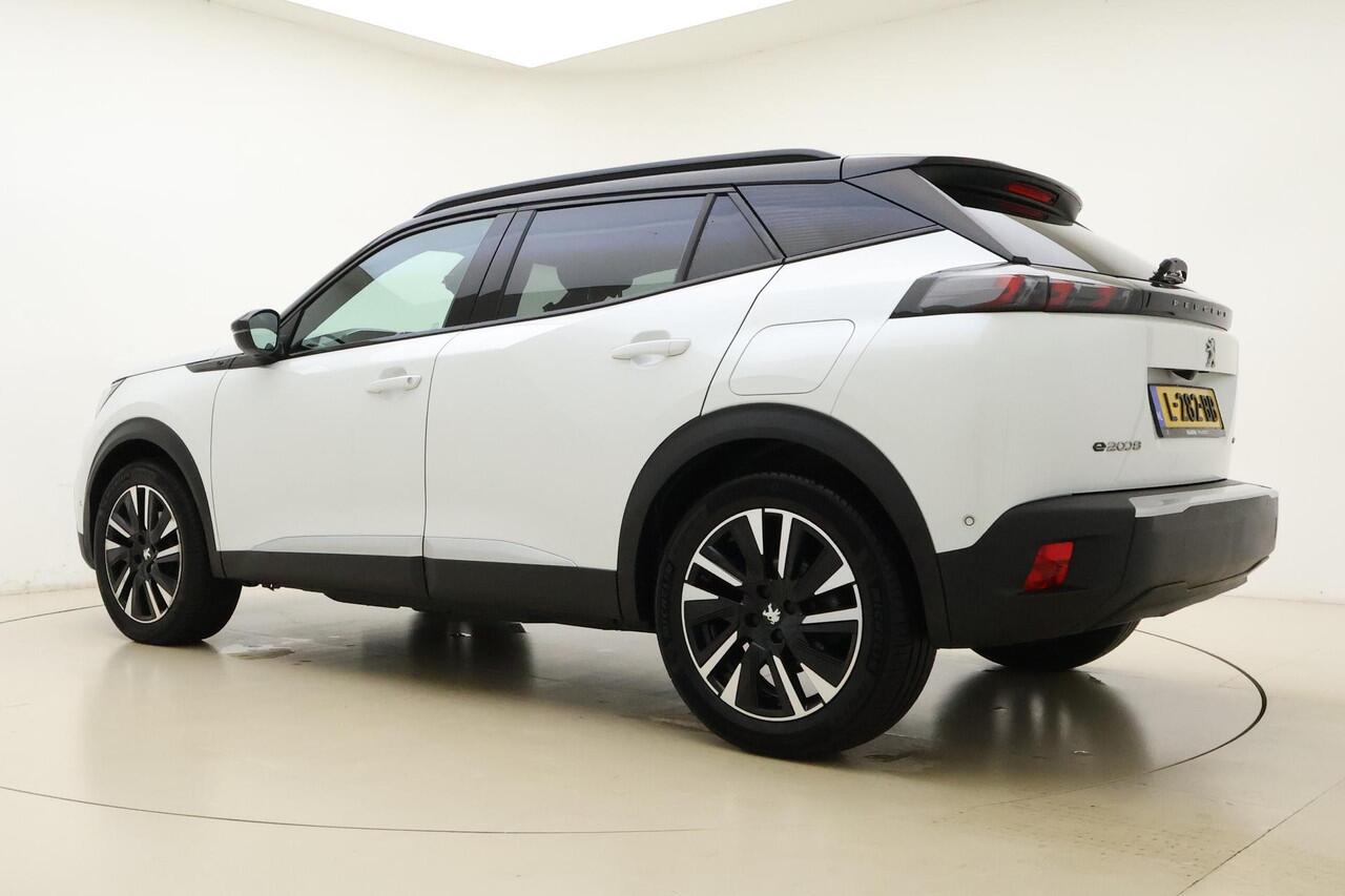 Peugeot e-2008 EV GT Pack 50 kWh Leer/alcantara | stoelverwarming | Navigatie | Camera