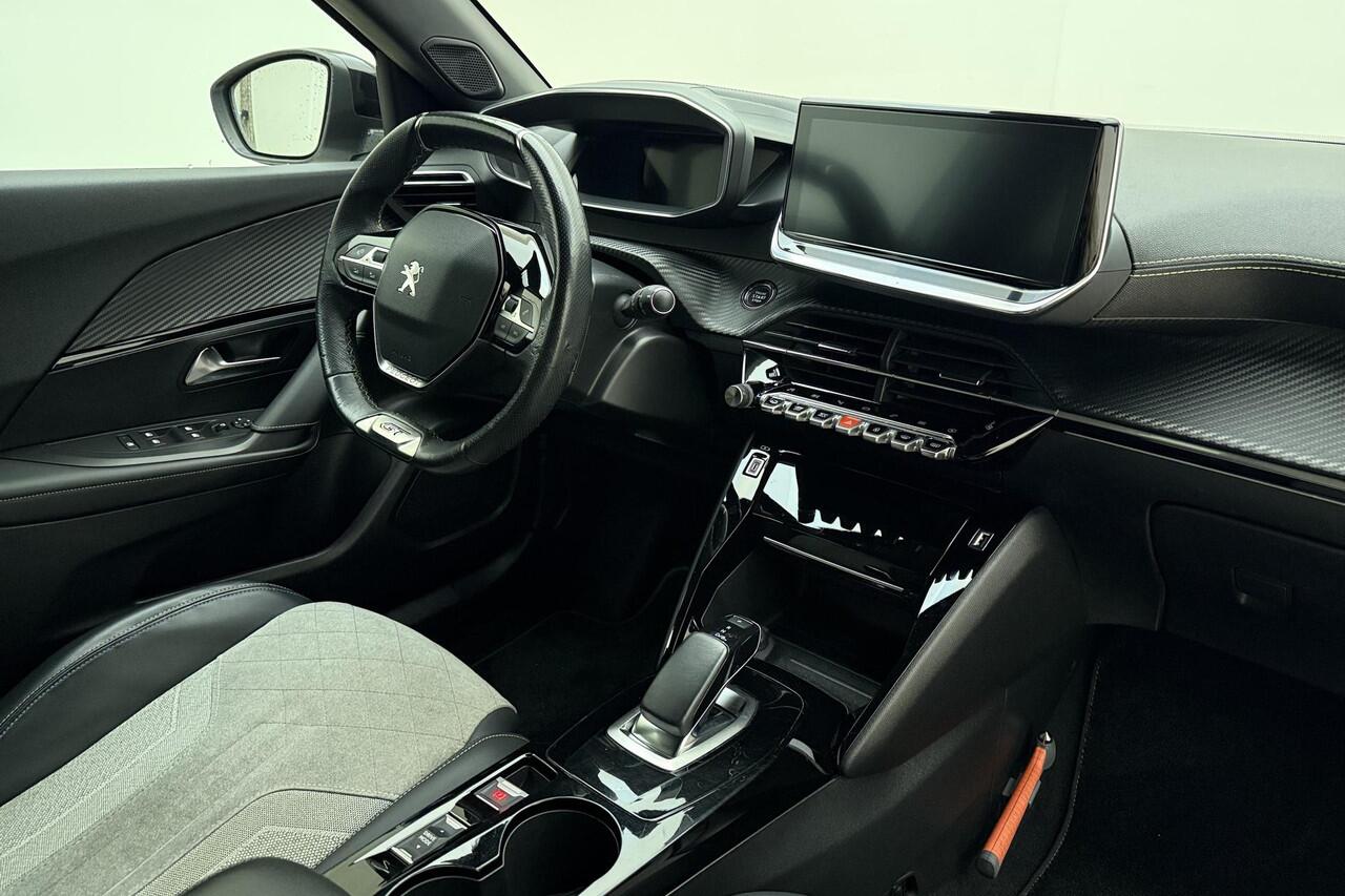 Peugeot e-2008 EV GT Pack 50 kWh Leer/alcantara | stoelverwarming | Navigatie | Camera