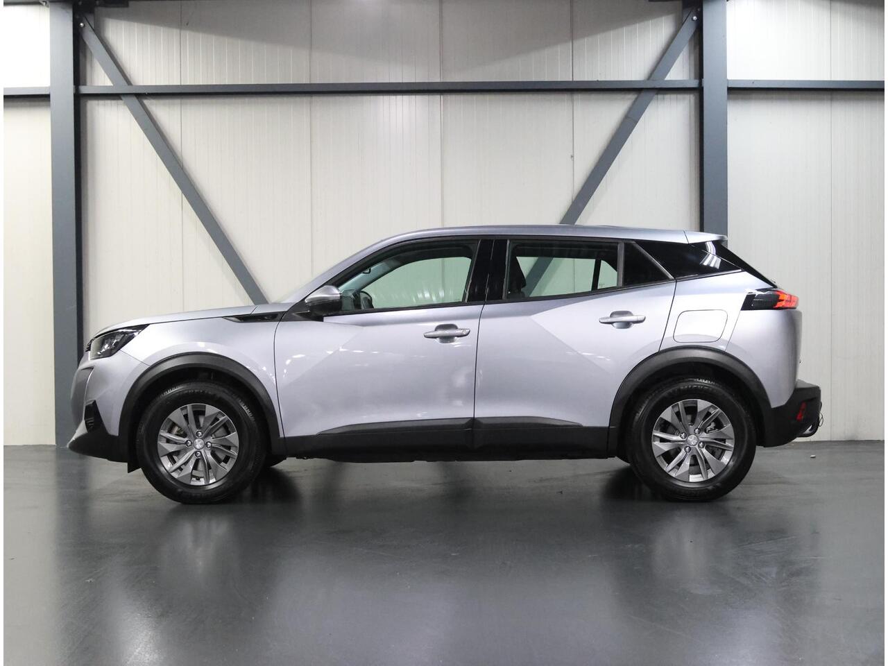 Peugeot e-2008 EV Blue Lease Active 50 kWh 136PK | 1ste eigenaar | AppleCarPlay/AndroidAuto | Armsteun | Climate Control | Cruise Control | Camera | FULL LED | Navigatie | LMV | Parkeersensoren | Trekhaak | Isofix |