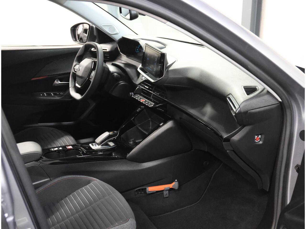 Peugeot e-2008 EV Blue Lease Active 50 kWh 136PK | 1ste eigenaar | AppleCarPlay/AndroidAuto | Armsteun | Climate Control | Cruise Control | Camera | FULL LED | Navigatie | LMV | Parkeersensoren | Trekhaak | Isofix |