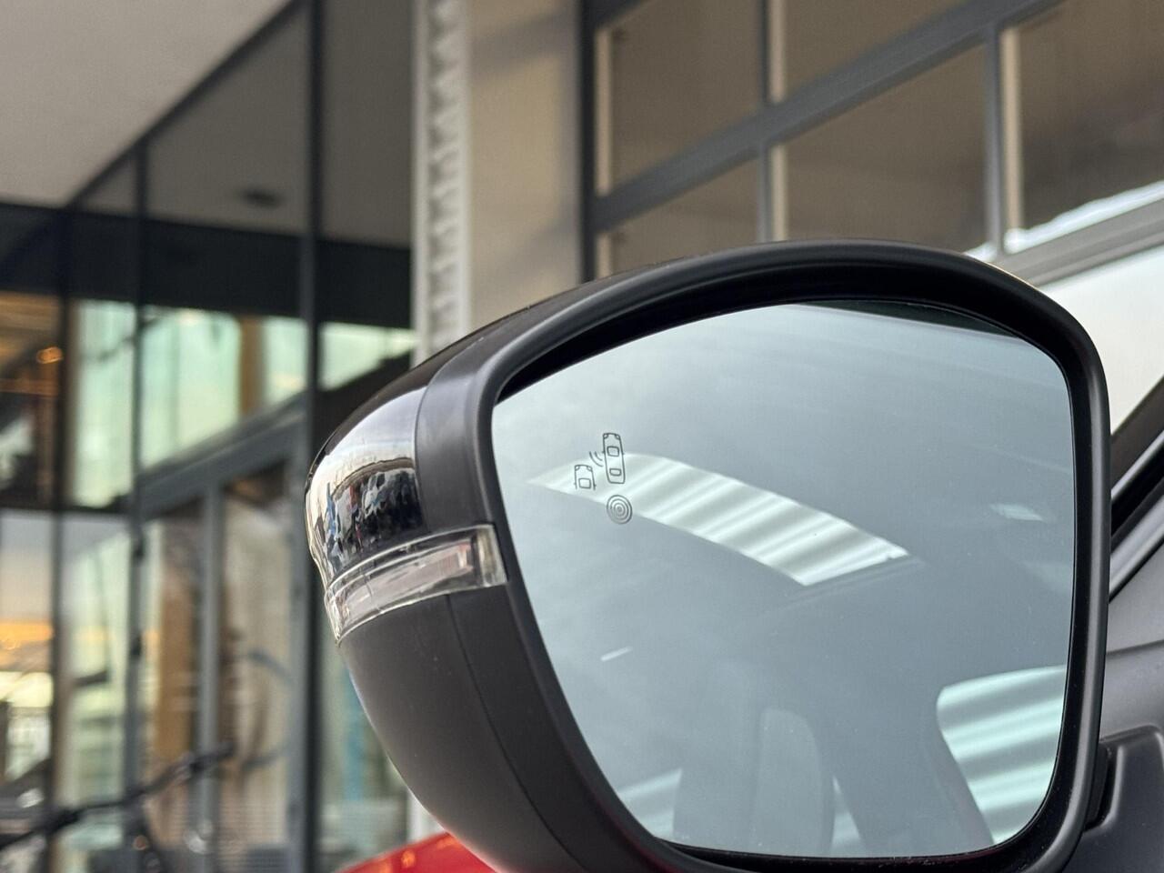 Peugeot e-2008 GT Pack EV 50kWh 136pk AUTOMAAT | SCHUIF/KANTELDAK | ALCANTARA | STOELVERW. | NAVI | KEYLESS | CAMERA | 18" 'EVISSA' | ADAPTIVE CRUISE