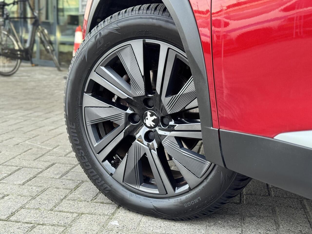 Peugeot e-2008 GT Pack EV 50kWh 136pk AUTOMAAT | SCHUIF/KANTELDAK | ALCANTARA | STOELVERW. | NAVI | KEYLESS | CAMERA | 18" 'EVISSA' | ADAPTIVE CRUISE