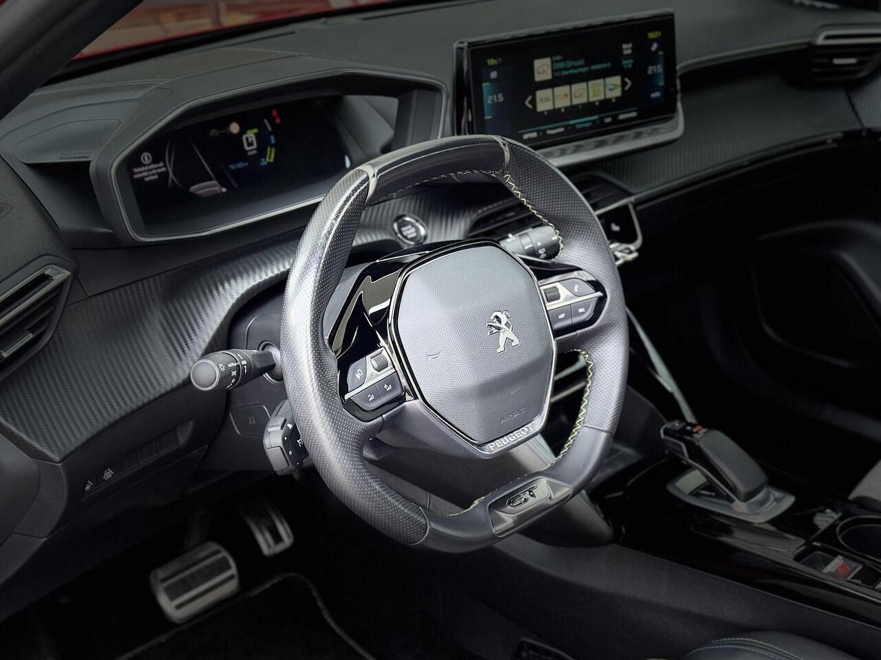 Peugeot e-2008 GT Pack EV 50kWh 136pk AUTOMAAT | SCHUIF/KANTELDAK | ALCANTARA | STOELVERW. | NAVI | KEYLESS | CAMERA | 18" 'EVISSA' | ADAPTIVE CRUISE