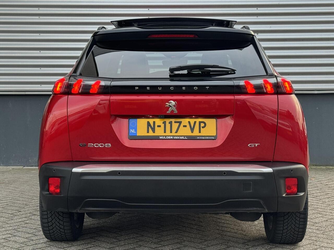 Peugeot e-2008 GT Pack EV 50kWh 136pk AUTOMAAT | SCHUIF/KANTELDAK | ALCANTARA | STOELVERW. | NAVI | KEYLESS | CAMERA | 18" 'EVISSA' | ADAPTIVE CRUISE