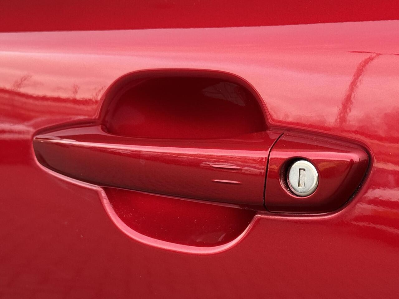 Peugeot e-2008 GT Pack EV 50kWh 136pk AUTOMAAT | SCHUIF/KANTELDAK | ALCANTARA | STOELVERW. | NAVI | KEYLESS | CAMERA | 18" 'EVISSA' | ADAPTIVE CRUISE