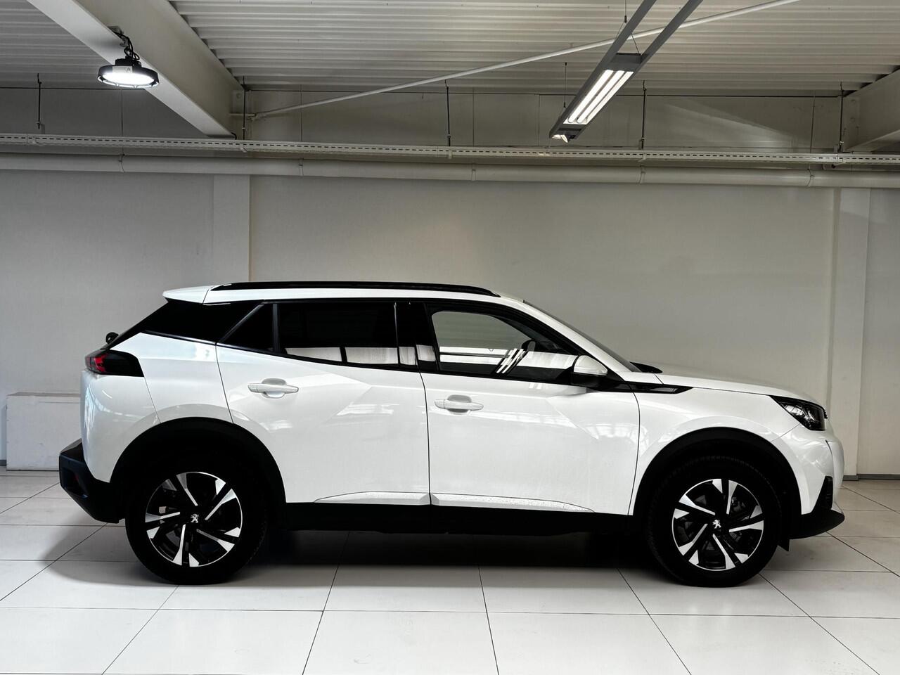 Peugeot e-2008 EV Allure Pack 50 kWh | All season banden | Navigatie | Achteruitrijcamera |