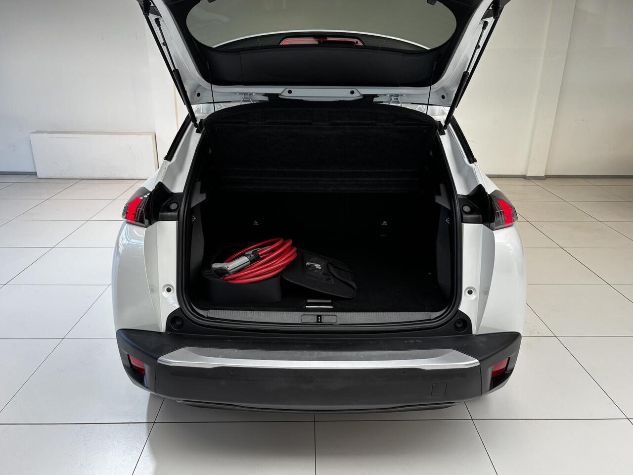 Peugeot e-2008 EV Allure Pack 50 kWh | All season banden | Navigatie | Achteruitrijcamera |