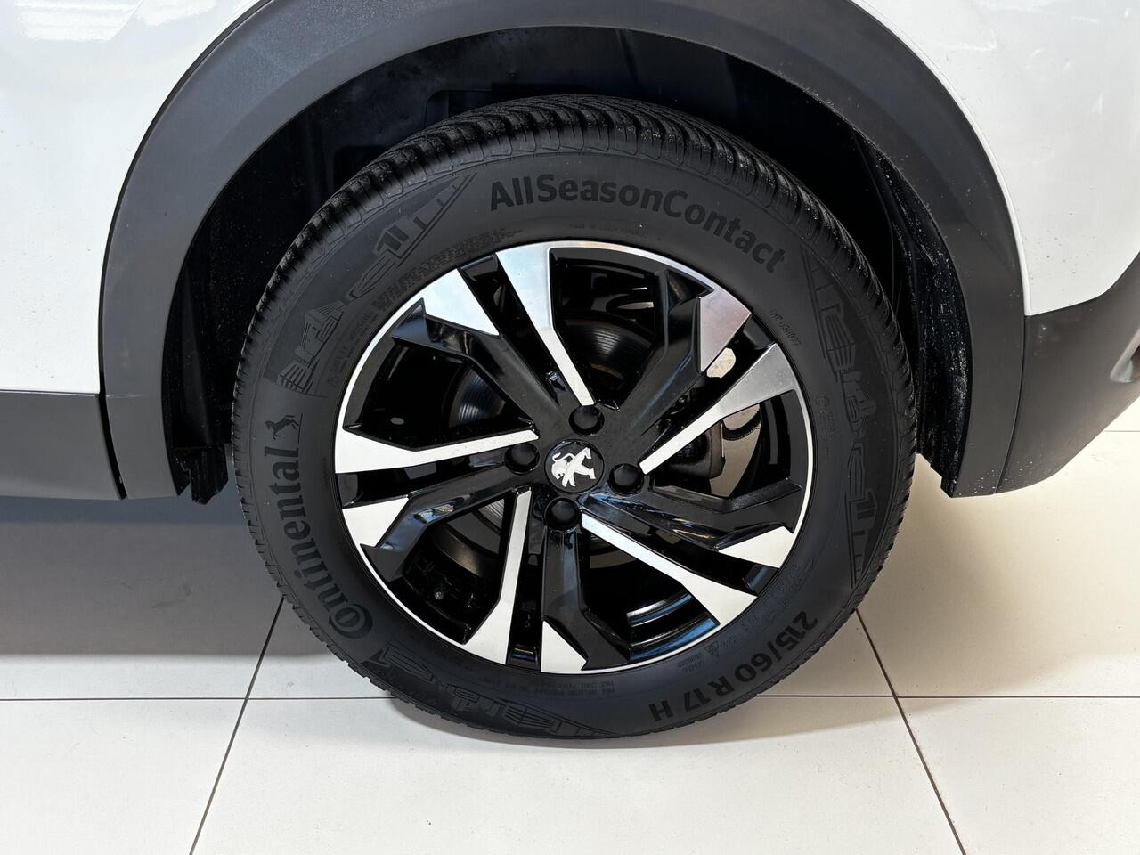 Peugeot e-2008 EV Allure Pack 50 kWh | All season banden | Navigatie | Achteruitrijcamera |