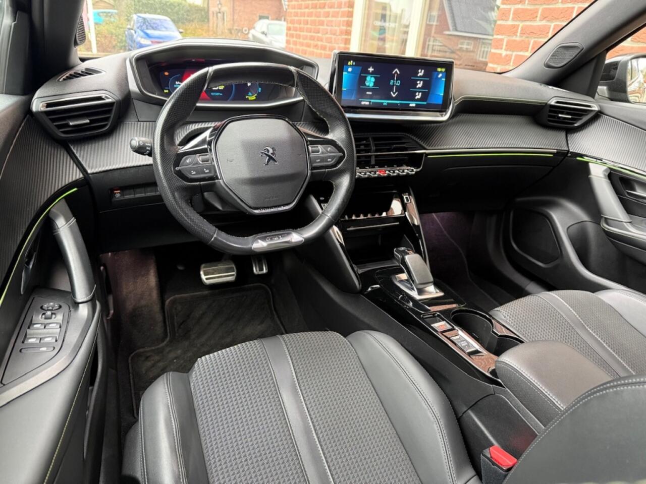 Peugeot e-2008 EV GT 50 kWh CAMERA / VIRTUAL COCKPIT / FULL.LED / CARPLAY / AN