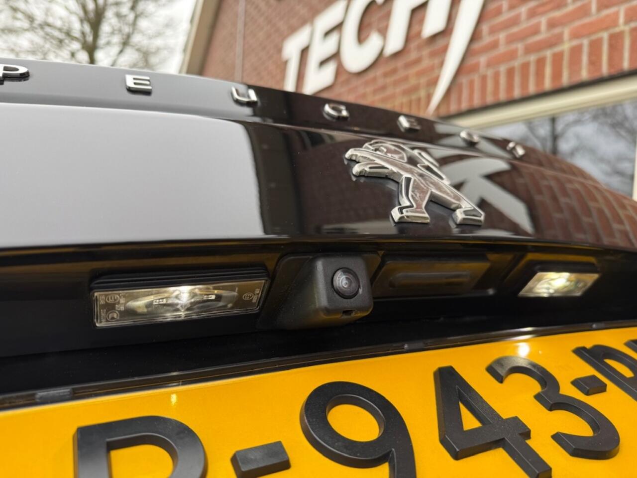 Peugeot e-2008 EV GT 50 kWh CAMERA / VIRTUAL COCKPIT / FULL.LED / CARPLAY / AN