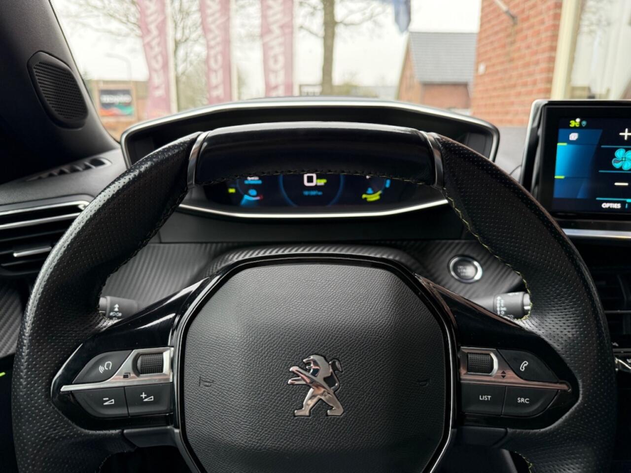 Peugeot e-2008 EV GT 50 kWh CAMERA / VIRTUAL COCKPIT / FULL.LED / CARPLAY / AN