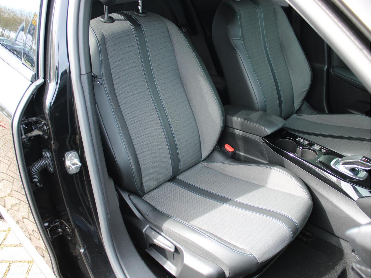 Peugeot e-2008 EV Allure Pack 50 kWh | Camera/Navi/Climate