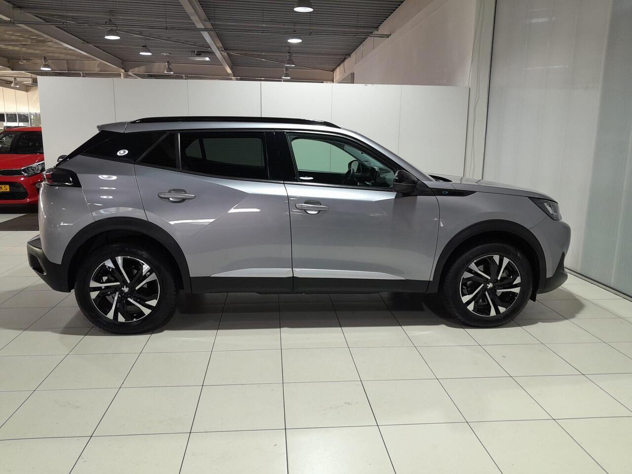 Peugeot e-2008 EV Allure 50 kWh | Navigatie | LED mistlampen | All season banden |