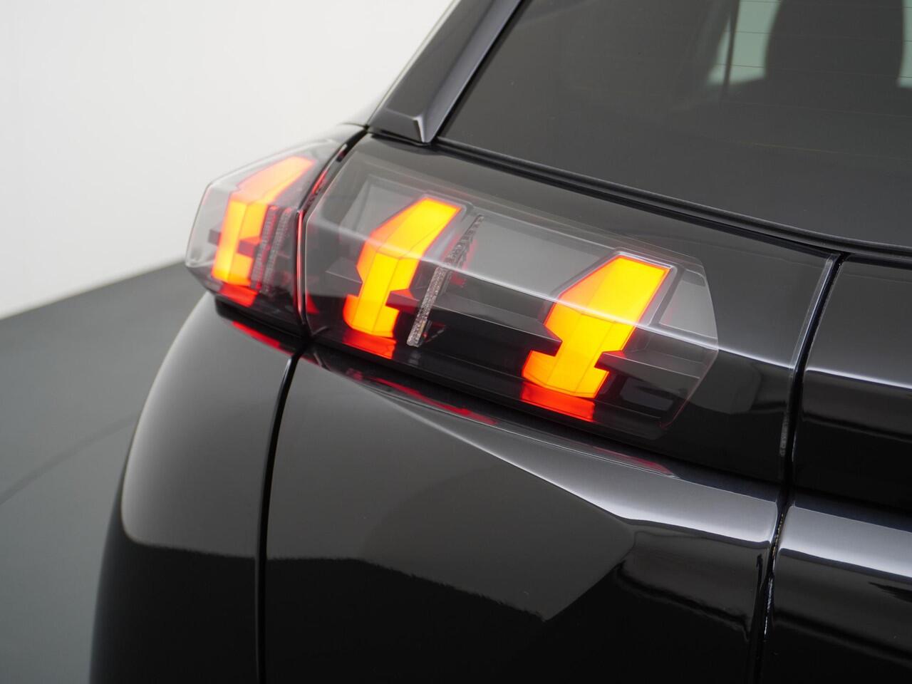 Peugeot e-2008 EV Allure 50 kWh 3 FASE LADEN | RIJKLAARPRIJS INCL. 12MND BOVAG | CAMERA