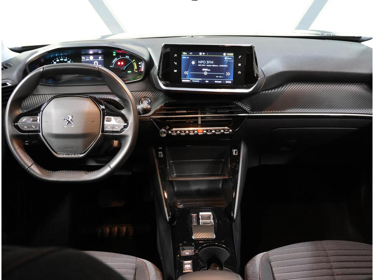 Peugeot e-2008 Active 50kWh 136PK | 1ste eigenaar | 3 FASE | AppleCarPlay/AndroidAuto | Armsteun | Climate Control | Cruise Control | FULL LED | Navigatie | Parkeersensoren | Isofix |