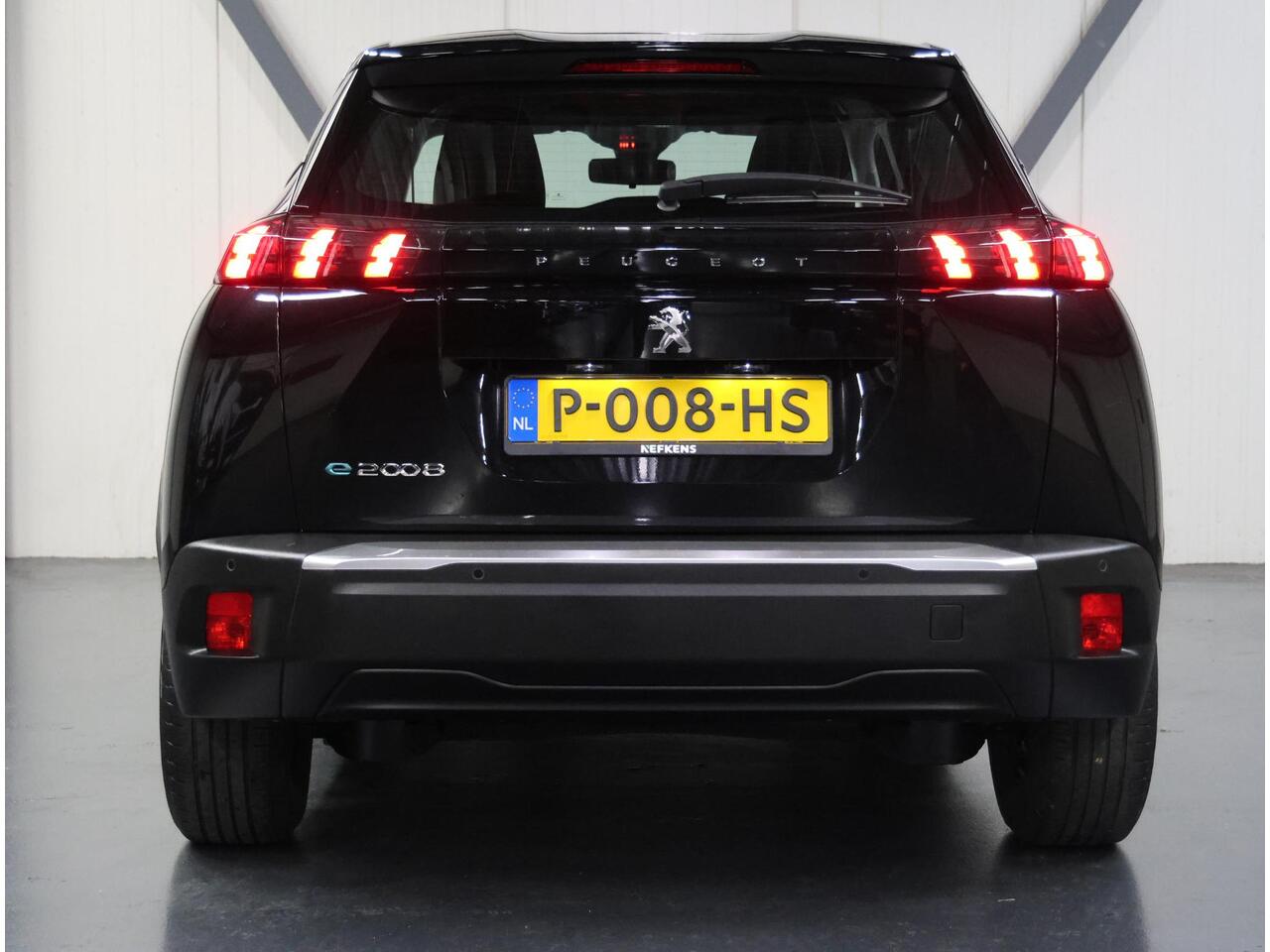 Peugeot e-2008 Active 50kWh 136PK | 1ste eigenaar | 3 FASE | AppleCarPlay/AndroidAuto | Armsteun | Climate Control | Cruise Control | FULL LED | Navigatie | Parkeersensoren | Isofix |