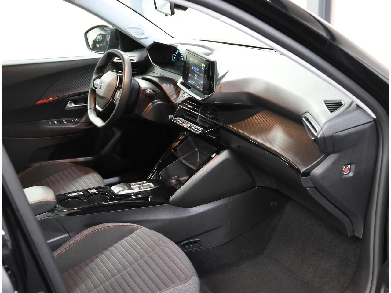 Peugeot e-2008 Active 50kWh 136PK | 1ste eigenaar | 3 FASE | AppleCarPlay/AndroidAuto | Armsteun | Climate Control | Cruise Control | FULL LED | Navigatie | Parkeersensoren | Isofix |