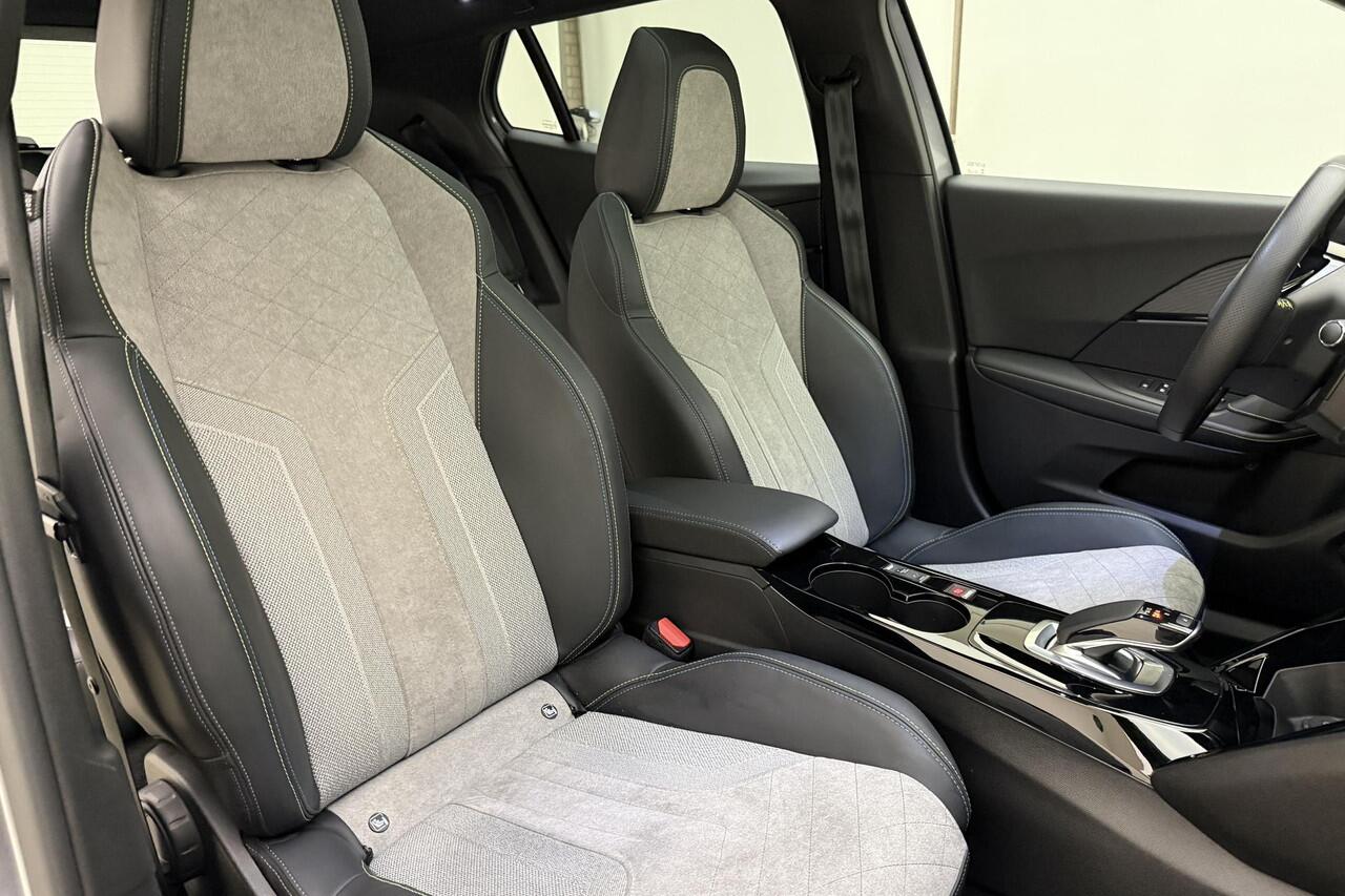 Peugeot e-2008 EV GT Pack 50 kWh | Adaptive Cruise Control | Panorama dak | Stoelverwarming | Alcantara bekleding | Full LED | Camera | Drive Assist | Keyless Entry & Start | Navigatie