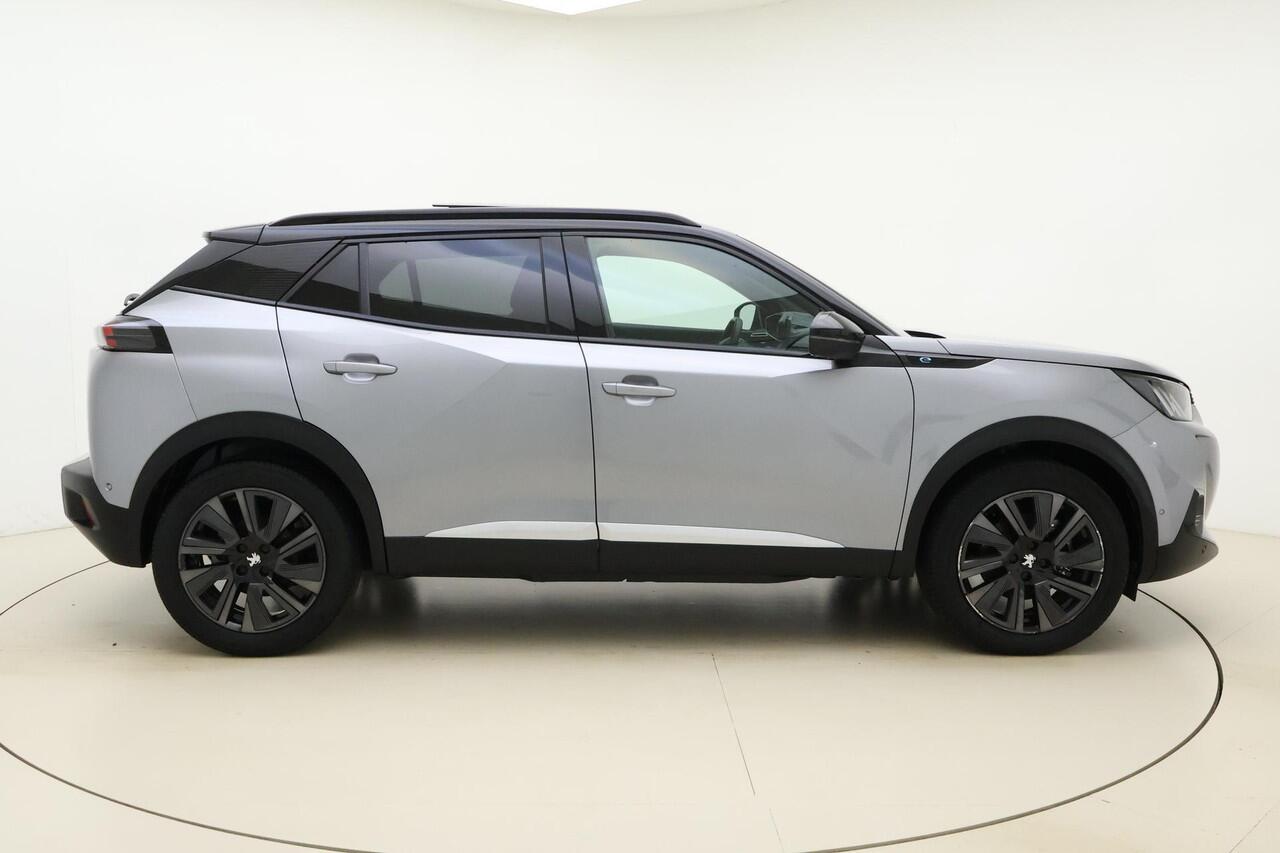 Peugeot e-2008 EV GT Pack 50 kWh | Adaptive Cruise Control | Panorama dak | Stoelverwarming | Alcantara bekleding | Full LED | Camera | Drive Assist | Keyless Entry & Start | Navigatie