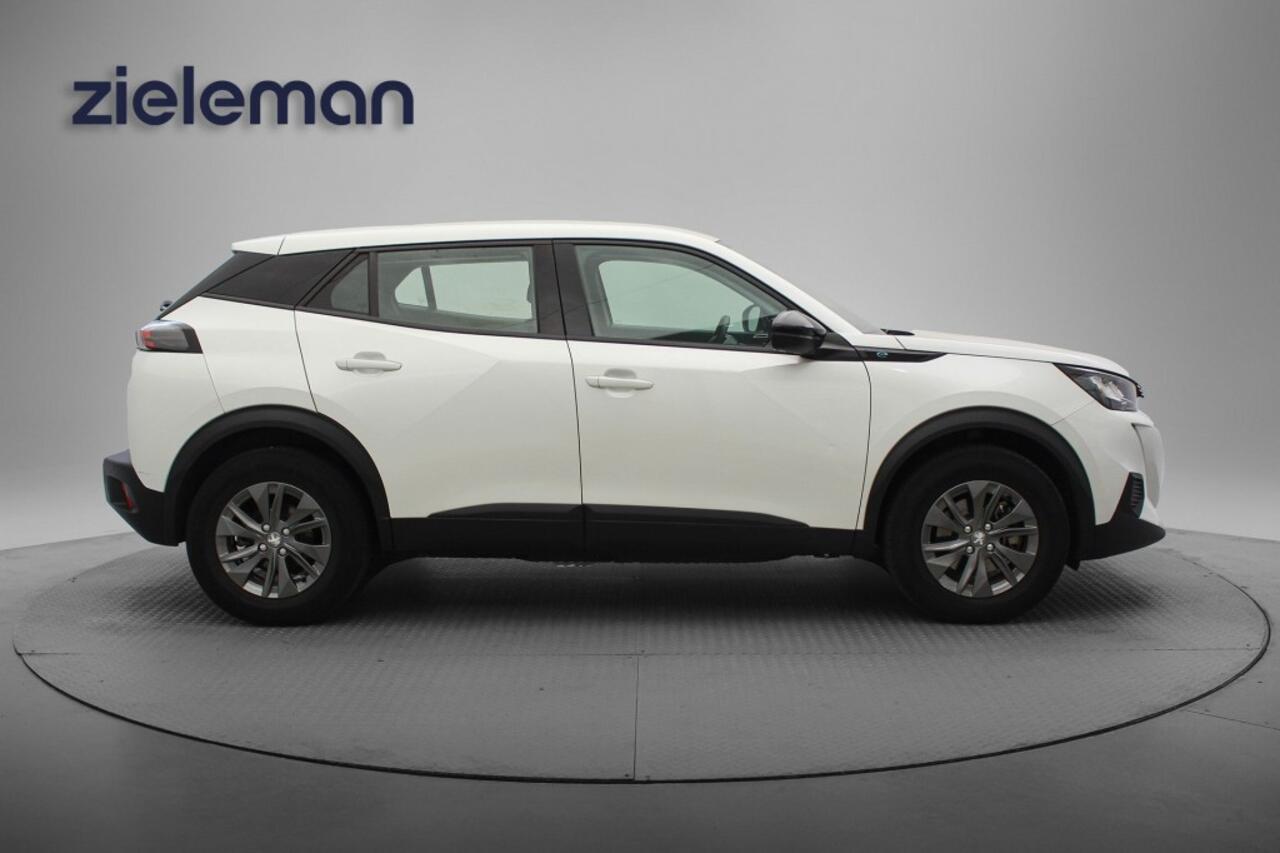 Peugeot e-2008 Active Pack 50 kWh - Carplay, Stoelverwarming, SOH 92%
