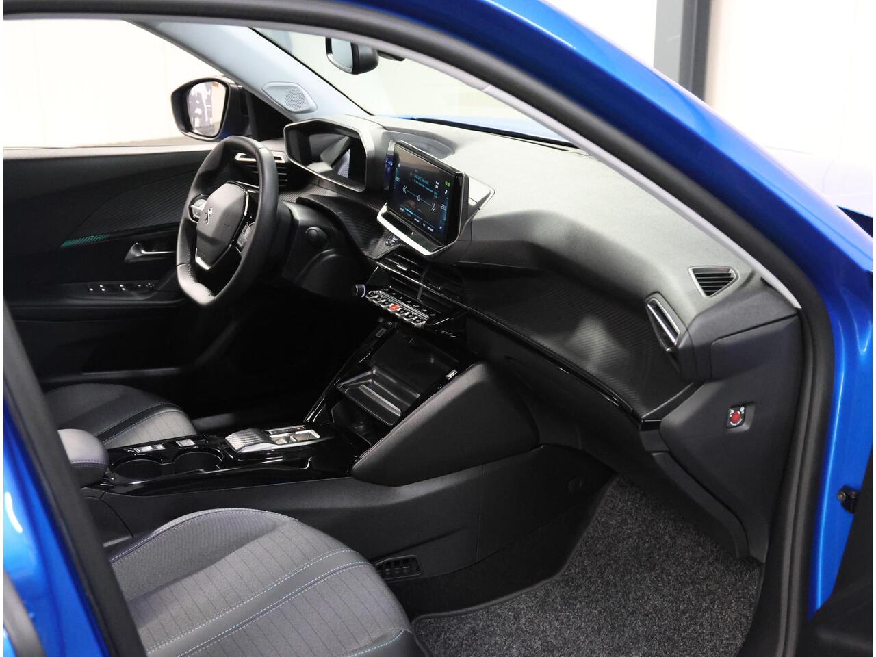 Peugeot e-2008 EV Allure Pack 50 kWh 136PK | 1ste eigenaar | AppleCarplay/Android Auto | 17"LMV | Camera | AUTOMAAT | Keyless | Adaptive Cruise Control | Climate Control | FULL LED | Isofix | Privacy Glass |