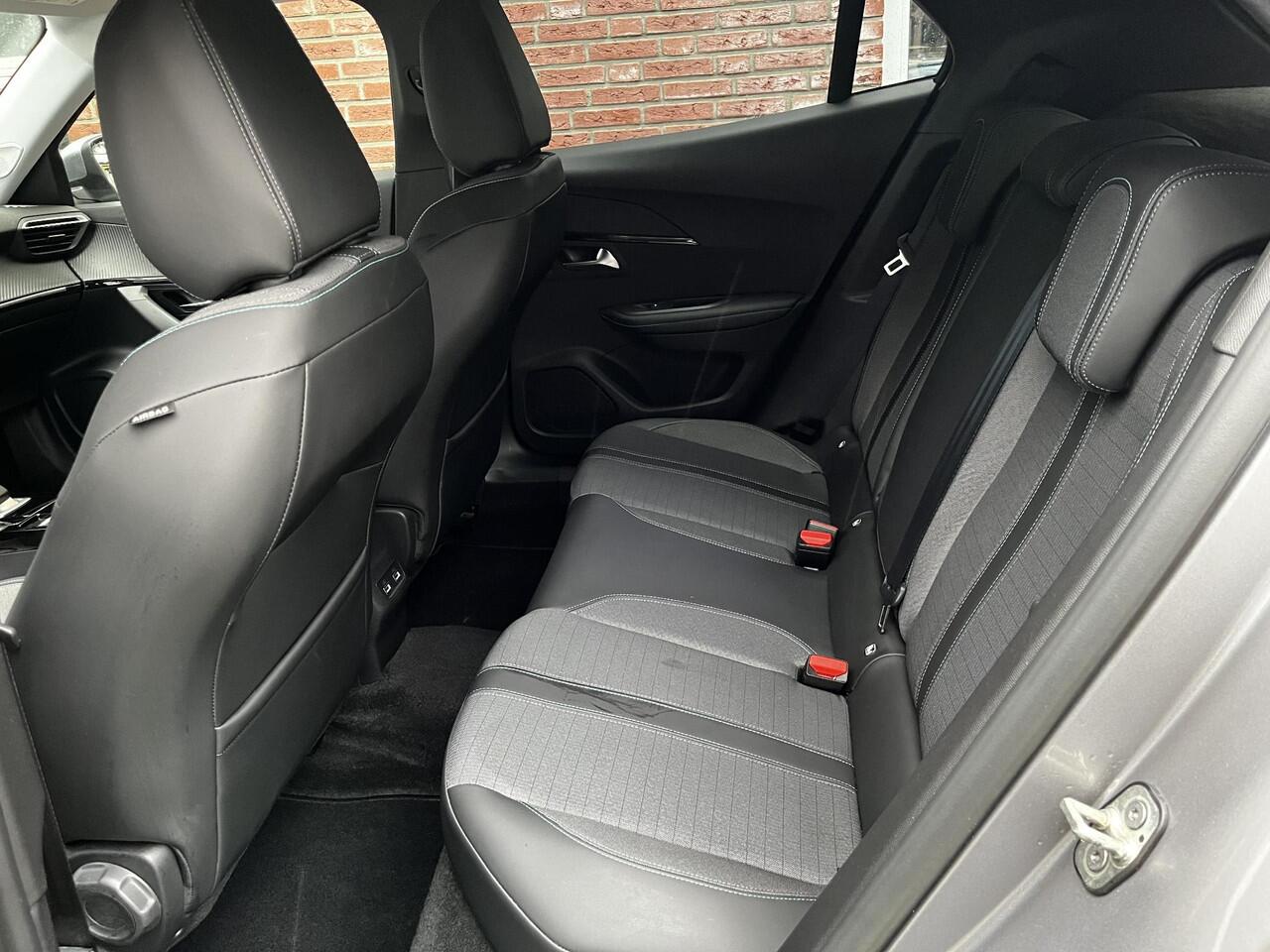 Peugeot e-2008 Allure 50kWh EV 136pk AUTOMAAT | STOELVERW. | NAVI | CAMERA | CLIMA | DAB+ | CRUISE CONTROL | EXTRA GETINTE RUITEN |