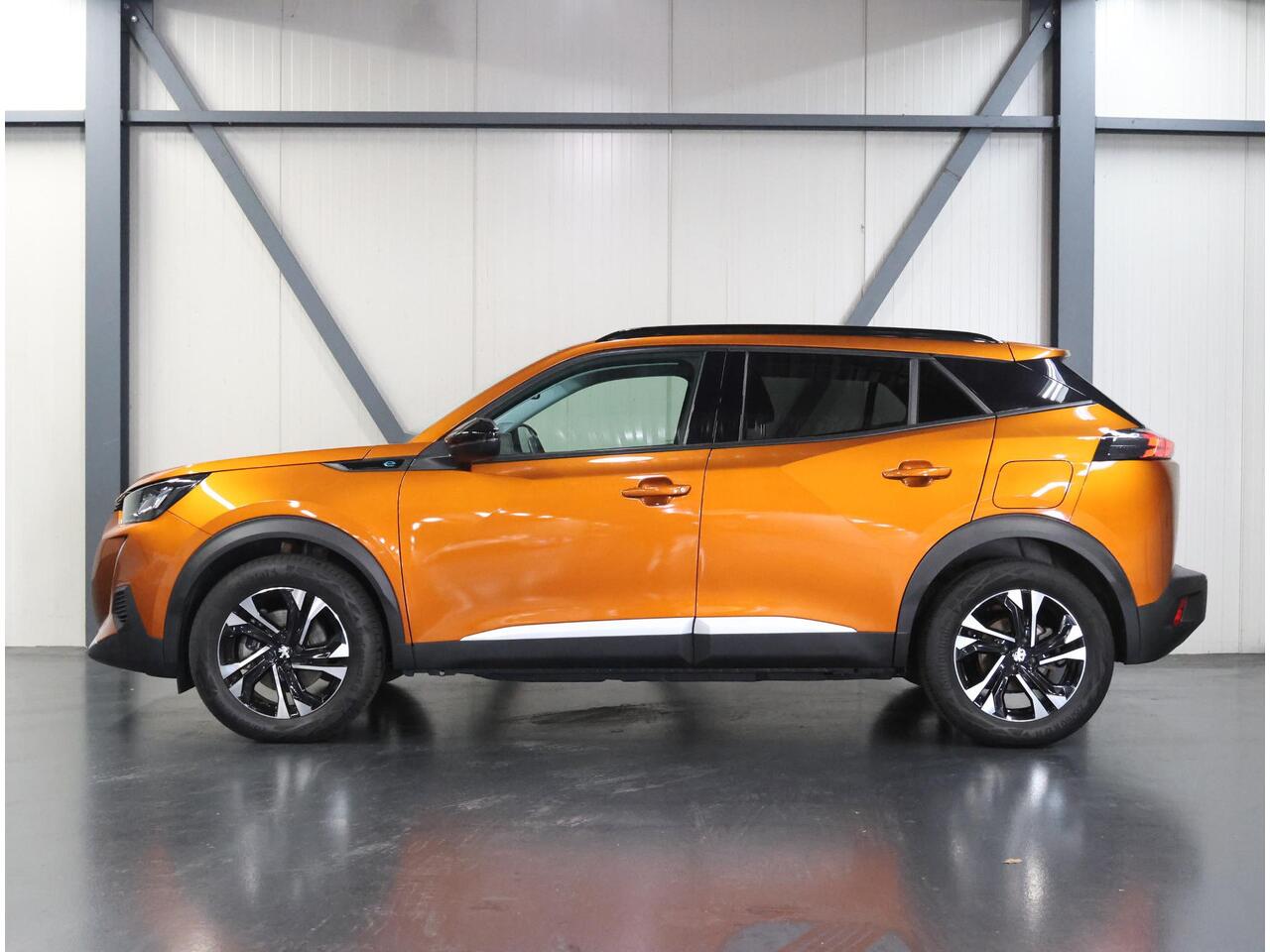 Peugeot e-2008 Allure Pack 50kWh 136PK | 1ste eigenaar | ACCURAPPORT 92% | AppleCarPlay/AndroidAuto | Climate Control | Adaptive Cruise Control | Camera | FULL LED | Navigatie | LMV | Parkeersensoren | Privacy Glass | Isofix |