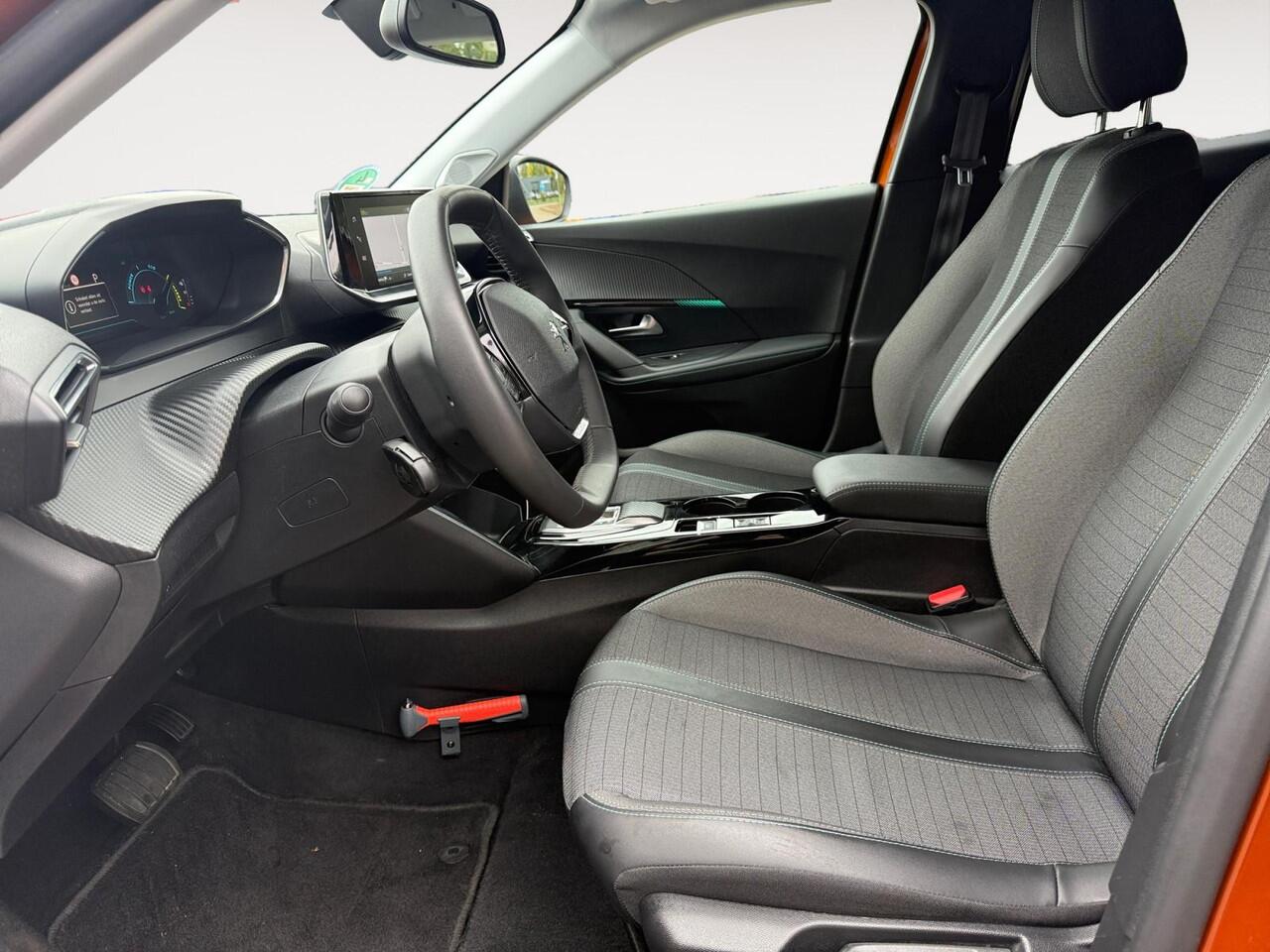 Peugeot e-2008 EV Allure 50 kWh | NAVI | CAMERA | LMV | 1 JAAR GARANTIE