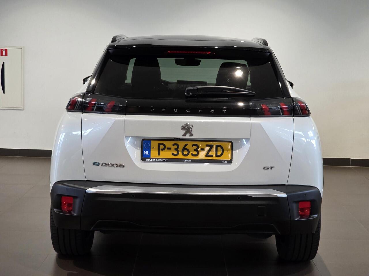 Peugeot e-2008 GT Pack EV 50kWh 136pk | SCHUIF/KANTELDAK | CAMERA | NAVI | ALCANTARA/LEDER | ADAPTIVE CRUISE | 18" EVISSA | KEYLESS ENTRY