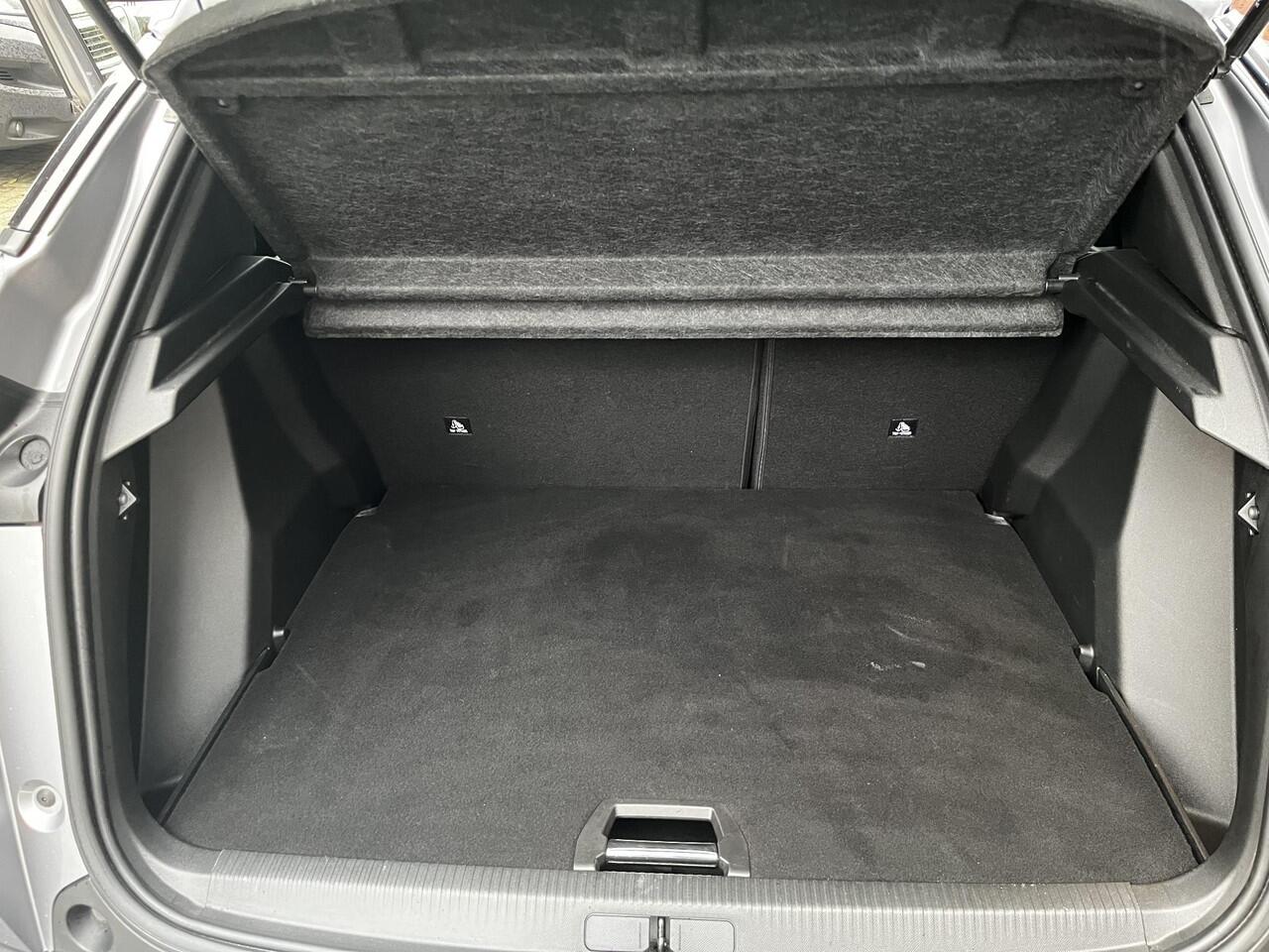 Peugeot e-2008 Allure 50kWh EV 136pk AUTOMAAT | STOELVERW. | NAVI | CAMERA | CLIMA | DAB+ | CRUISE CONTROL | EXTRA GETINTE RAMEN |