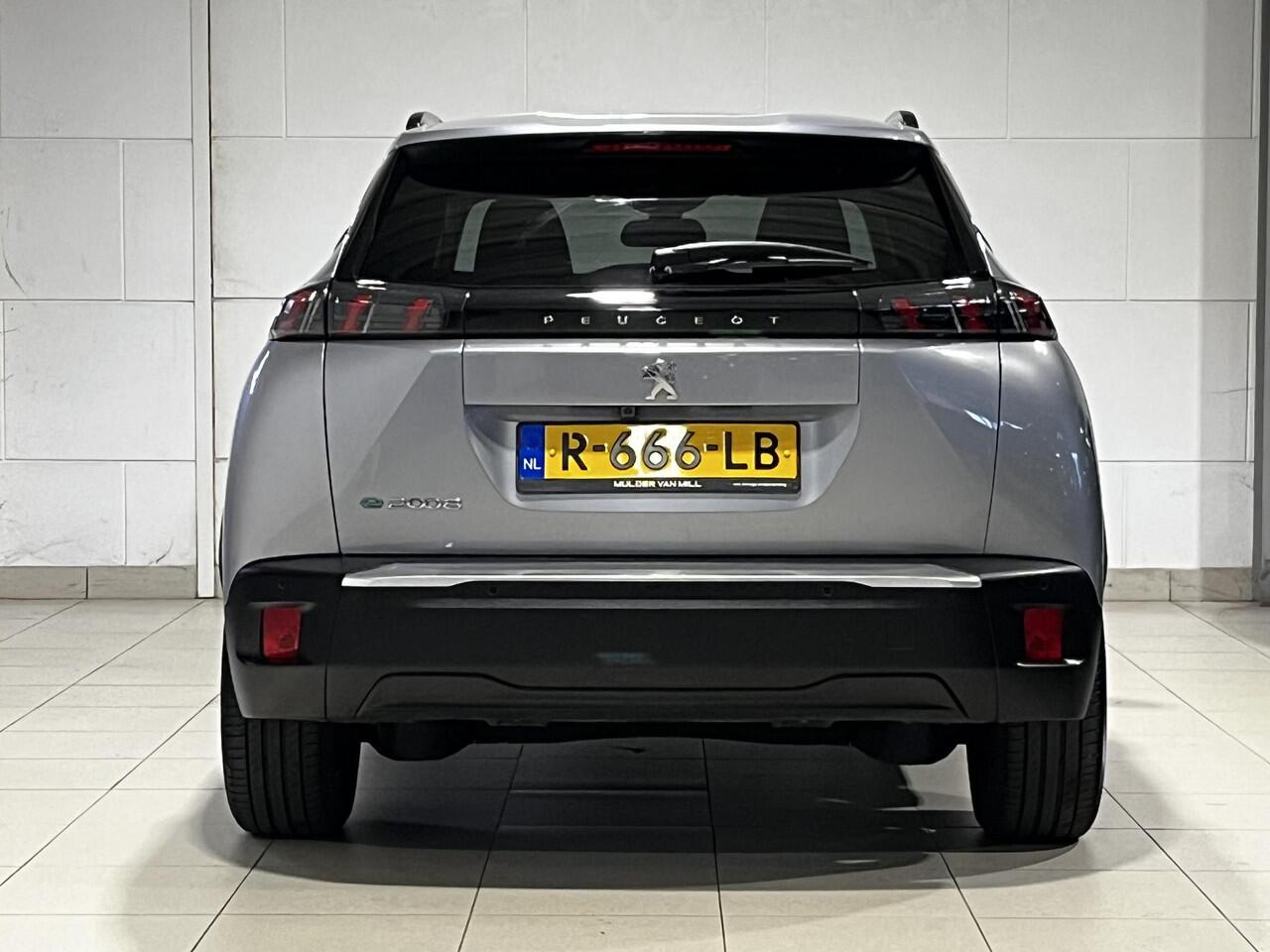 Peugeot e-2008 Allure 50kWh EV 136pk AUTOMAAT | STOELVERW. | NAVI | CAMERA | CLIMA | DAB+ | CRUISE CONTROL | EXTRA GETINTE RAMEN |