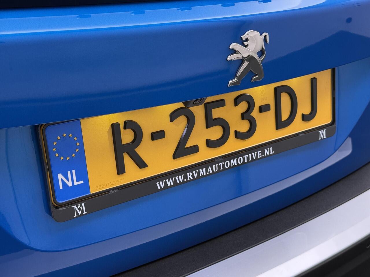 Peugeot e-2008 EV GT Pack 50 kWh VAN ¤ 20.900,- VOOR ¤ 18.440,- UW LENTEVOORDEEL ¤ 2.460,-! |SOH 90% | 3-Fase boordlader | Warmtepomp | Open Panoramadak | Camera | Stoelverwarming | Adaptieve Cruise Control | Full Option | Dealeronderhouden | Inclusief 12 mnd BOVAG gara