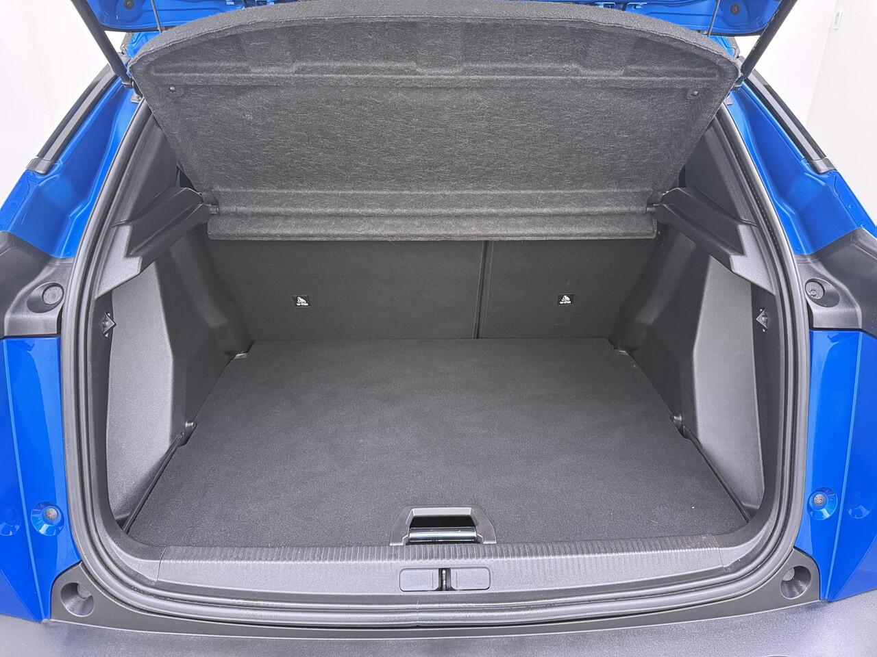 Peugeot e-2008 EV GT Pack 50 kWh VAN ¤ 20.900,- VOOR ¤ 18.440,- UW LENTEVOORDEEL ¤ 2.460,-! |SOH 90% | 3-Fase boordlader | Warmtepomp | Open Panoramadak | Camera | Stoelverwarming | Adaptieve Cruise Control | Full Option | Dealeronderhouden | Inclusief 12 mnd BOVAG gara