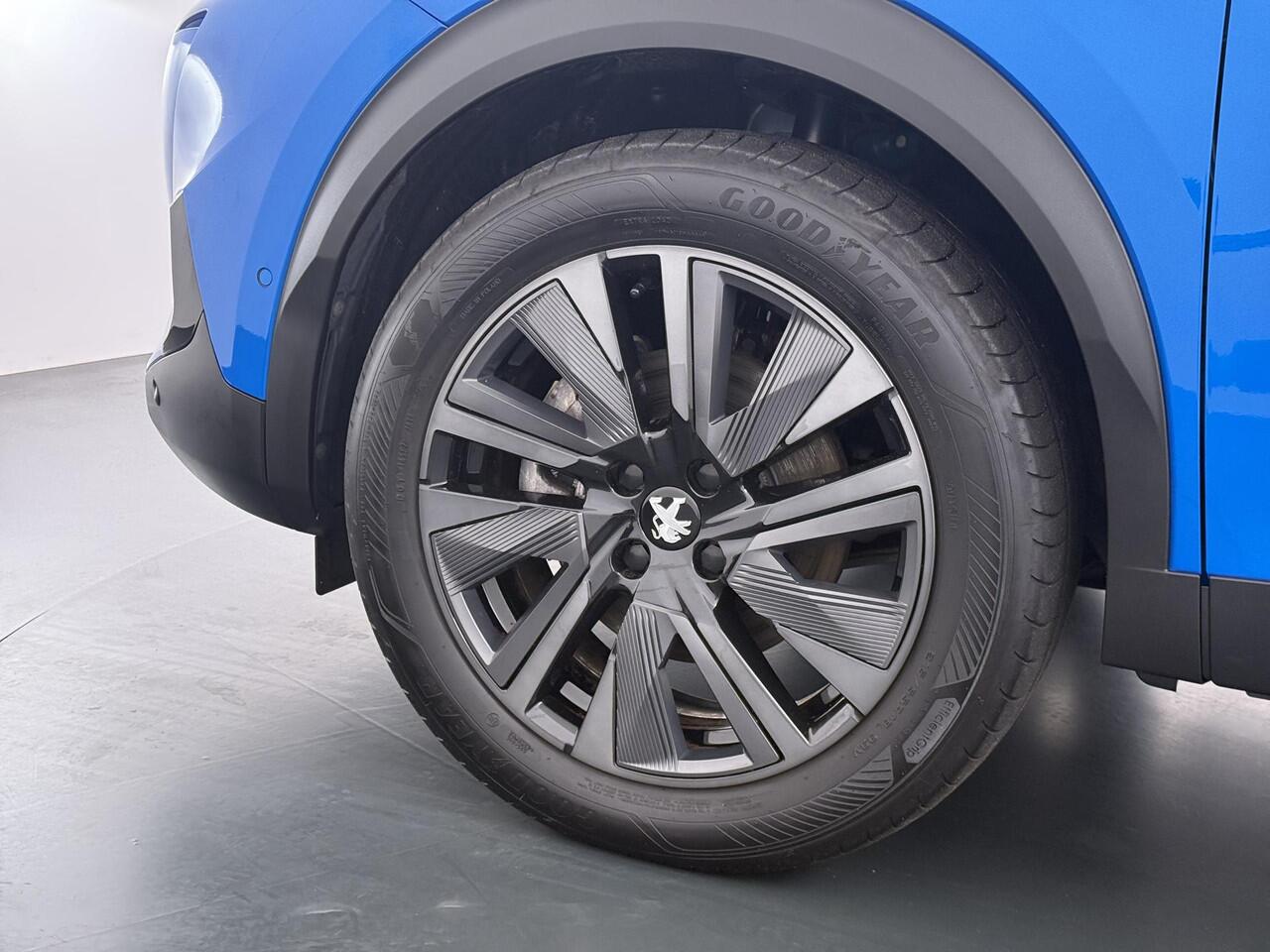 Peugeot e-2008 EV GT Pack 50 kWh VAN ¤ 20.900,- VOOR ¤ 18.440,- UW LENTEVOORDEEL ¤ 2.460,-! |SOH 90% | 3-Fase boordlader | Warmtepomp | Open Panoramadak | Camera | Stoelverwarming | Adaptieve Cruise Control | Full Option | Dealeronderhouden | Inclusief 12 mnd BOVAG gara