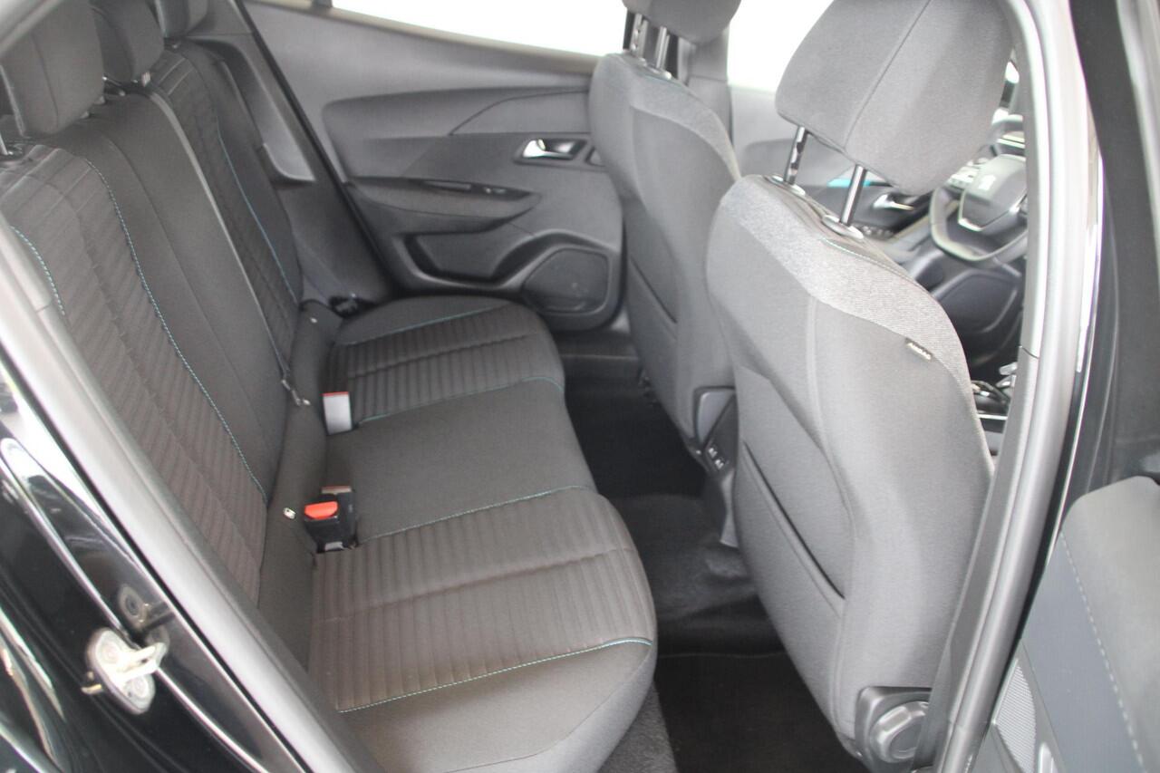 Peugeot e-2008 EV Style 50 kWh Airco Navi Camera Carplay Zeer mooi