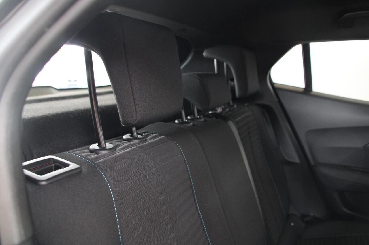 Peugeot e-2008 EV Style 50 kWh Airco Navi Camera Carplay Zeer mooi