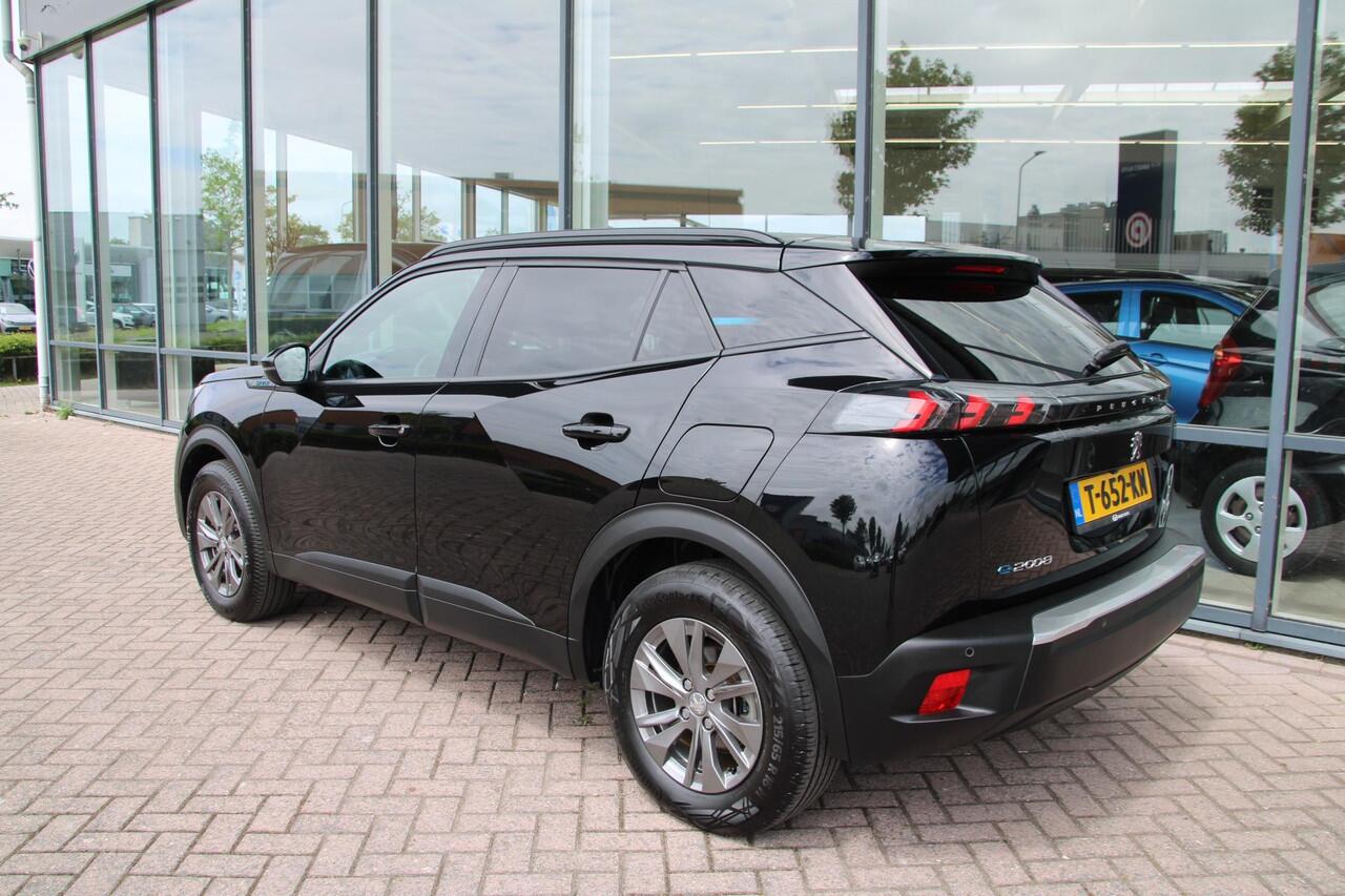 Peugeot e-2008 EV Style 50 kWh Airco Navi Camera Carplay Zeer mooi